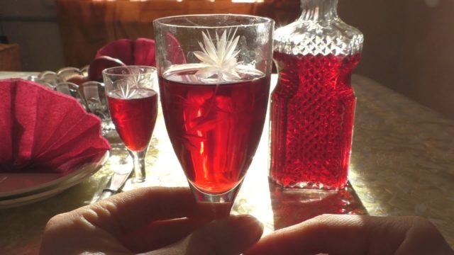 Как сделать настойку из черемухи на спирте, водке в домашних условиях