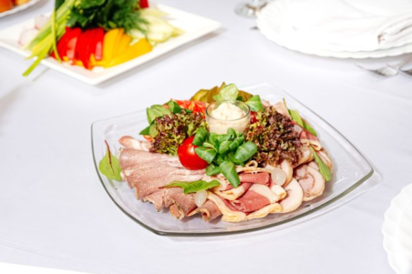 Идеальный новогодний стол 2026 — забудьте про «майонез вёдрами» Идеальный новогодний стол 2026 — забудьте про «майонез вёдрами»